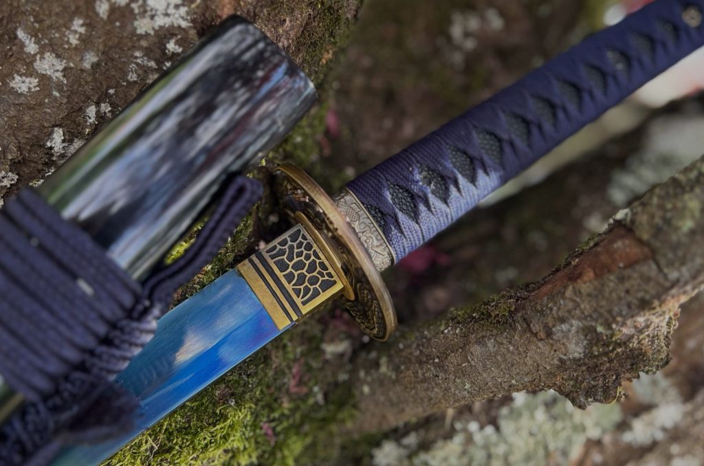 Katana-du-Roi-Dragon-Bleu-Acier-T10-Version-Tranchante--1024x678